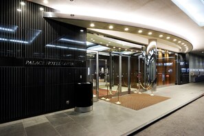 Front of property – evening/night - Palace Hotel Omiya (Saitama)