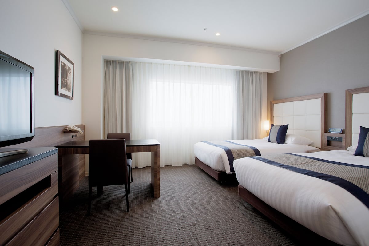 1 bedroom, down comforters, minibar, blackout drapes