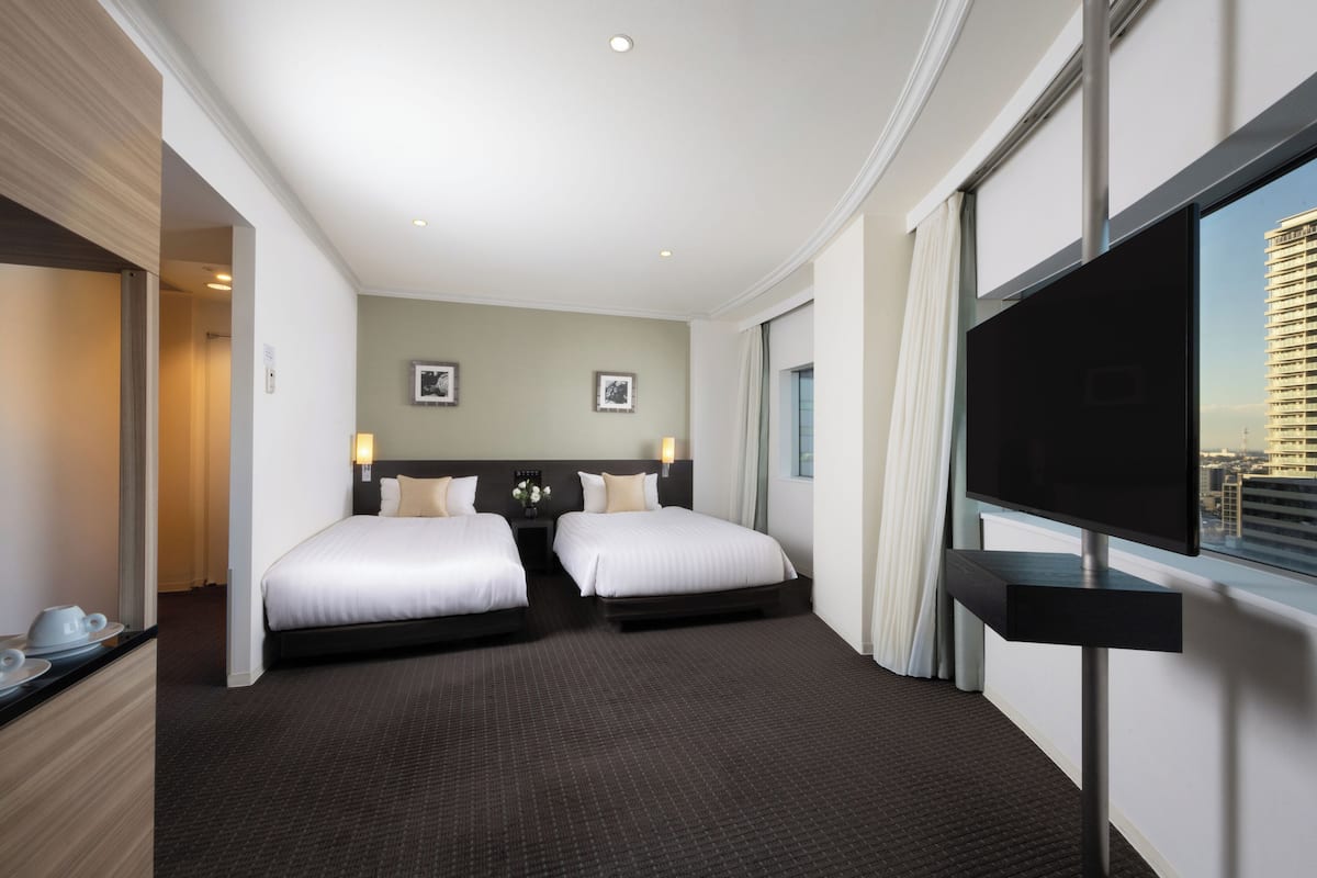 Deluxe Twin Room, Non Smoking | Down comforters, minibar, desk, laptop workspace