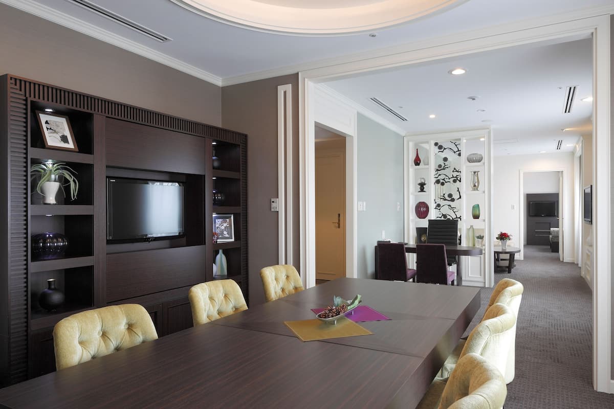 Suite Royal, non fumatori | 1 camera, copriletto in piuma, minibar, una scrivania