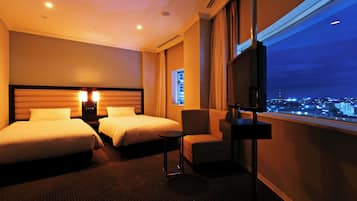 Suite, Non Smoking, City View | 1 bilik tidur, gebar bulu kapas, bar mini, meja
