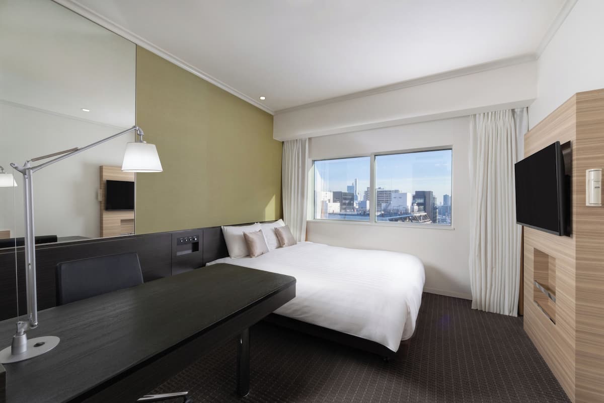 Down comforters, minibar, desk, laptop workspace