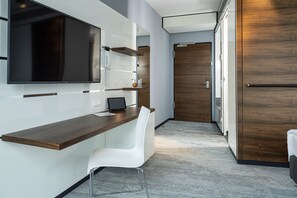 Flat-screen TV, tablet - Airport Plaza Hotel Hamburg (Norderstedt)