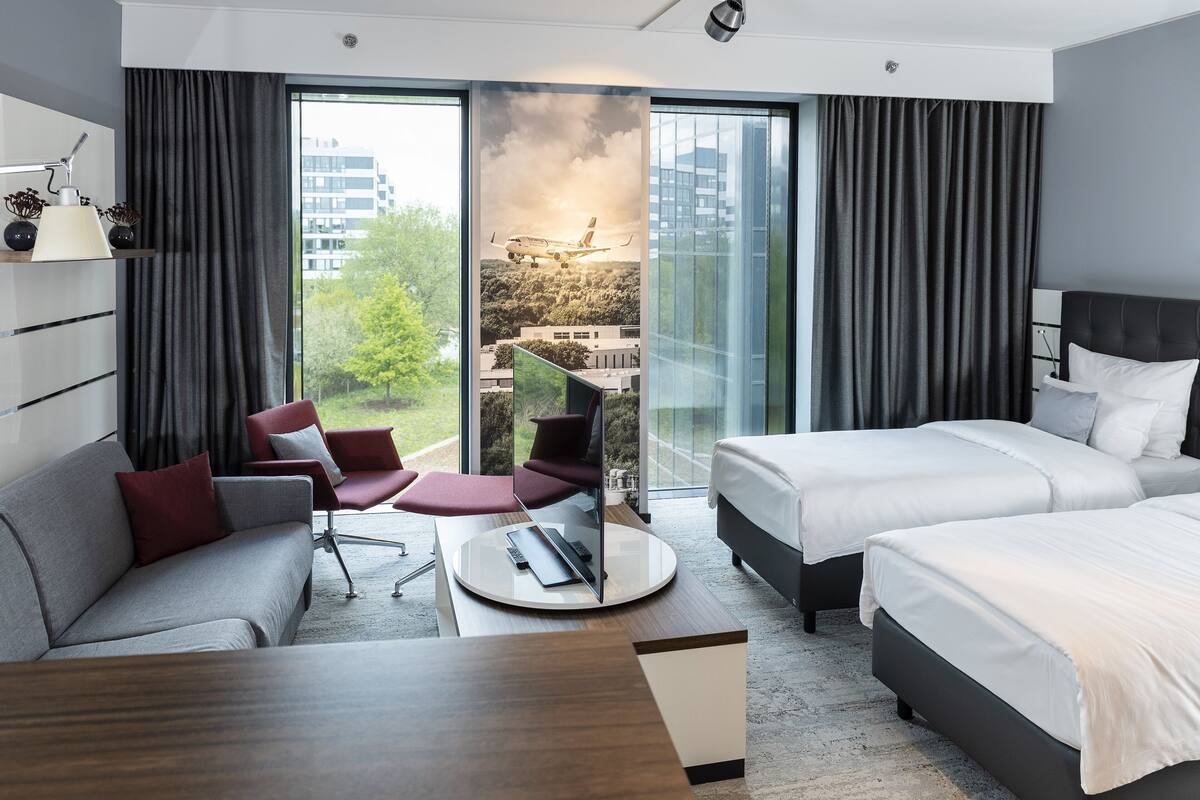 business twin room | 1 bedroom, egyptian cotton sheets, premium bedding, in-room safe