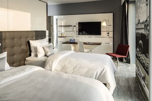 1 bedroom, Egyptian cotton sheets, premium bedding, in-room safe - Airport Plaza Hotel Hamburg (Norderstedt)