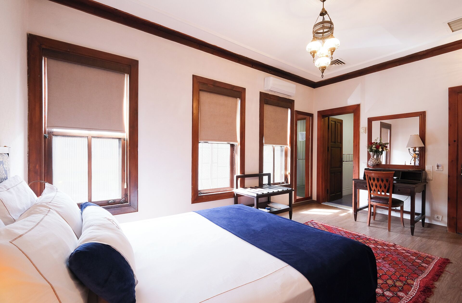 Superior Double Room | Minibar, in-room safe, soundproofing, iron/ironing board