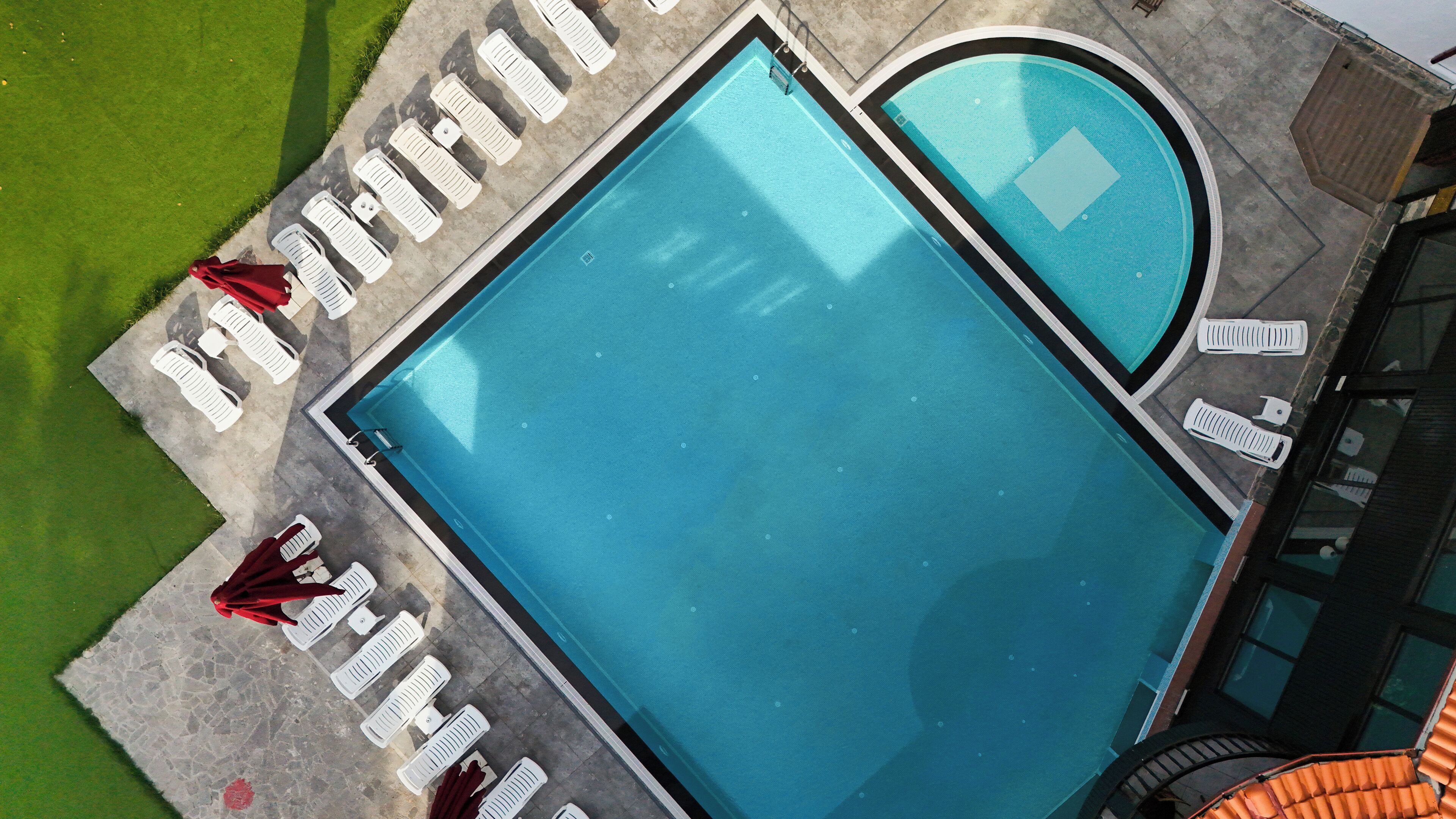 Seasonal outdoor pool