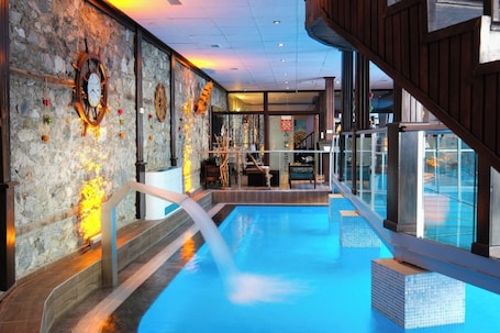 Seasonal outdoor pool. OTANTİK CLUB HOTEL & SPA