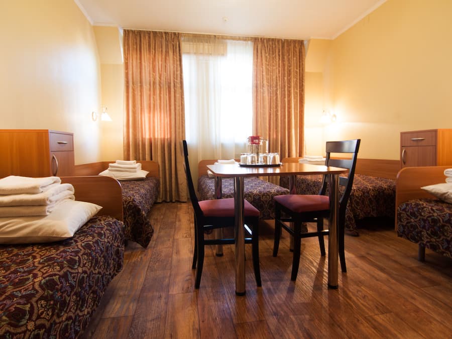 Bureau, fer et planche à repasser, Wi-Fi gratuit, draps fournis