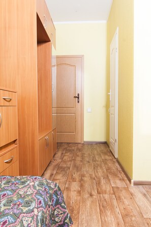 Standard Twin Room | Desk, iron/ironing board, free WiFi, bed sheets - Mini hotel on Geroiv Energetykiv,18 (Kyiv)