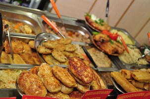 Desayuno con opciones de la cocina local todos los días (con cargo)