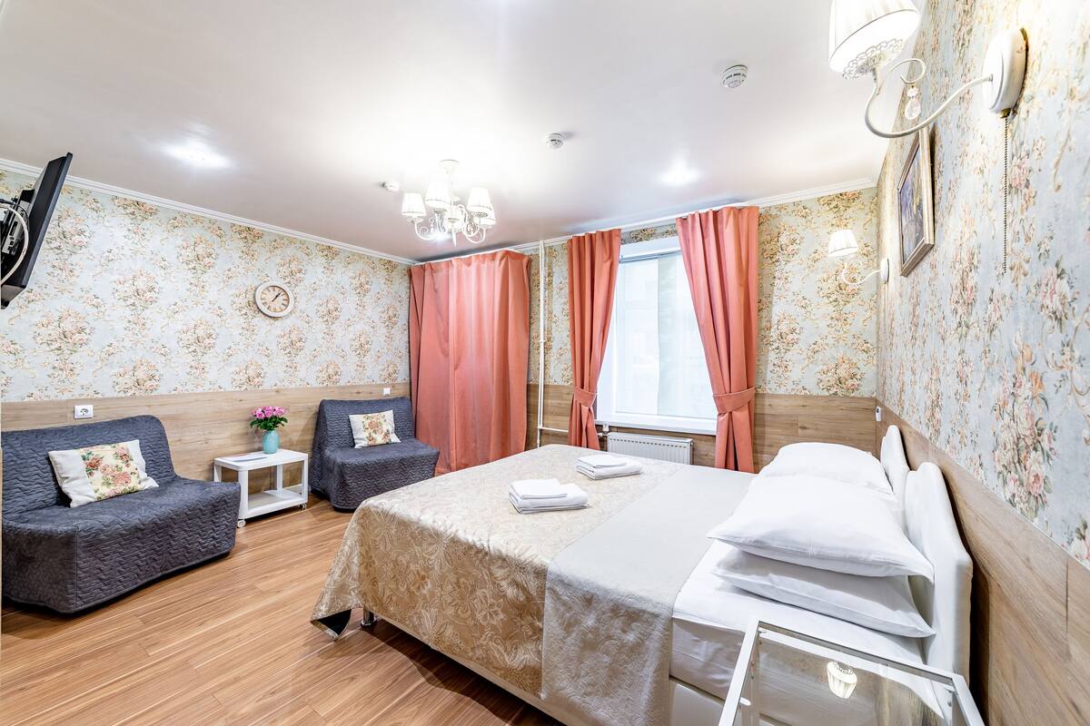 Habitación cuádruple familiar | Tabla de planchar con plancha, wifi gratis y ropa de cama