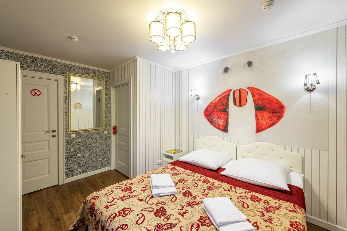 Habitación superior con 1 cama matrimonial o 2 individuales | Tabla de planchar con plancha, wifi gratis y ropa de cama