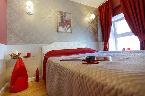 Tabla de planchar con plancha, wifi gratis y ropa de cama 