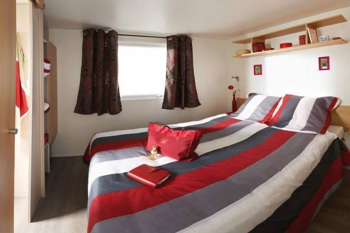 Iron/ironing board (on request), cribs (free), WiFi (free), bed sheets