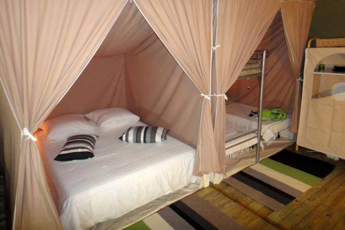Tent | Iron/ironing board (on request), cribs (free), WiFi (free), bed sheets