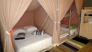 Tente | 1 chambre, fer et planche à repasser, lits bébé (gratuits)