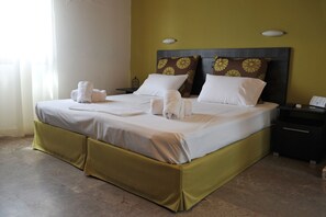 واي فاي مجانًا وملاءات أسرّة