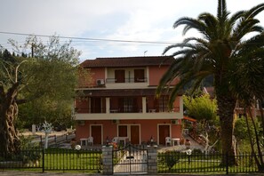 Front of property - Anna Apartments (Corfu)