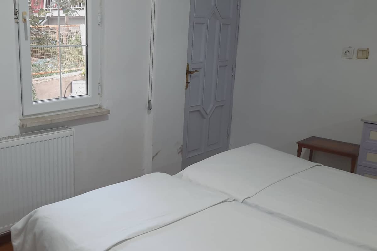 Egyptian cotton sheets, premium bedding, minibar, soundproofing
