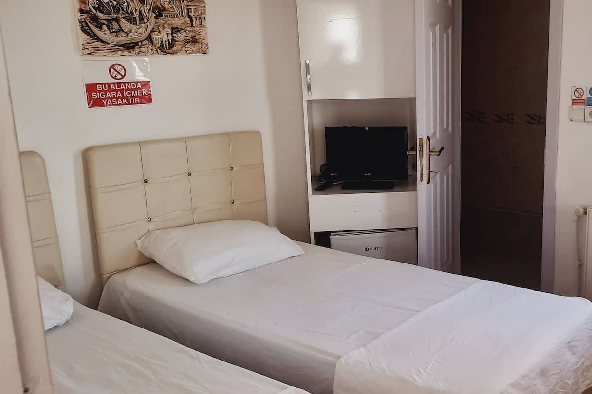 Familiekamer, 1 twee- of 2 eenpersoonsbedden, privébadkamer, uitzicht op zee | Lakens van Egyptisch katoen, luxe beddengoed, een minibar