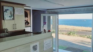 A room with a view of the sea, a reception desk, and a sign about the coronavirus. - Dallas Hotel (Marmara Ereglisi)