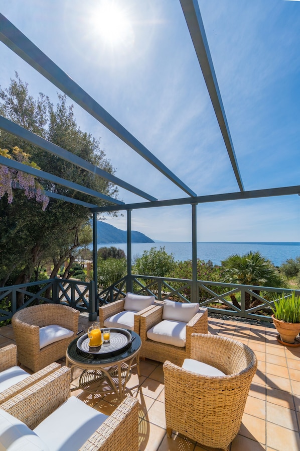 Villa, 3 Bedrooms | Terrace/patio