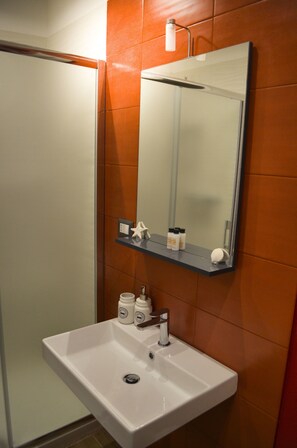 Exclusive Loft, Accessible | Bathroom sink - Chiostro San Marco (Tarquinia)