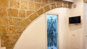 Apartment | Bathroom | Shower, free toiletries, bidet, towels - Chiostro San Marco (Tarquinia)