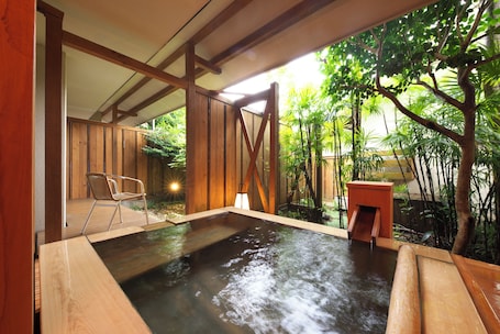 Superior Room | Bathroom | Separate tub and shower, spring water tub, free toiletries, hair dryer