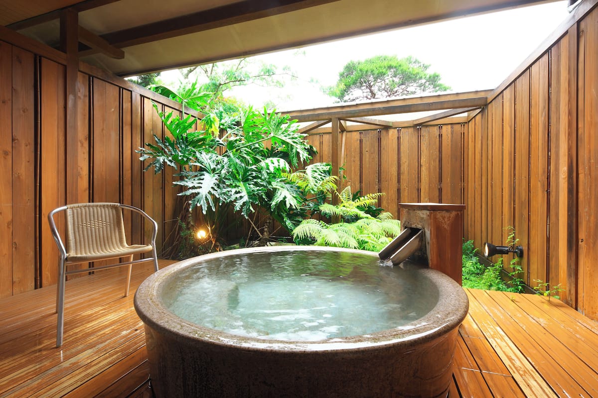 Deluxe Room | 1 bedroom, in-room safe, soundproofing, free WiFi