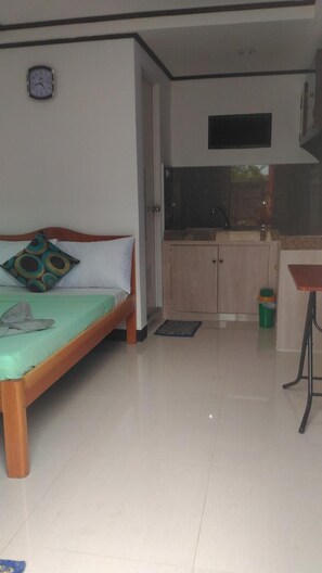 Bureau, Wi-Fi gratuit, draps fournis