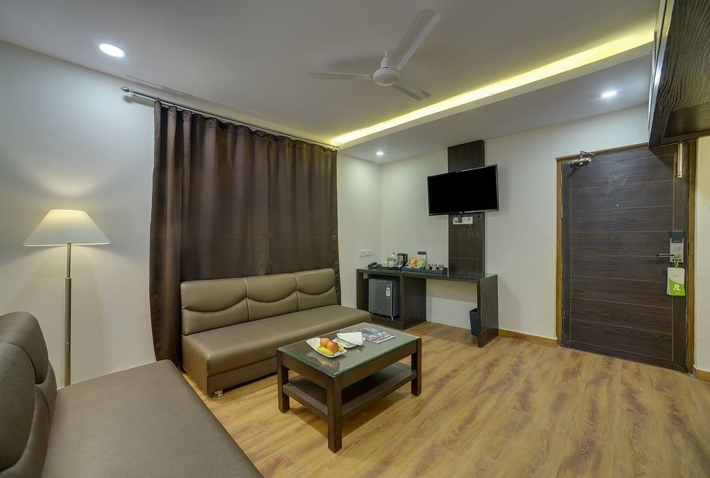 executive suite | minibar, in-room safe, desk, soundproofing