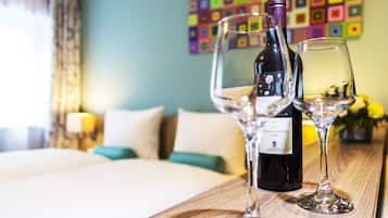 Estúdio conforto, 1 cama Queen | Cofres nos quartos, escrivaninha, quartos à prova de som, berços grátis