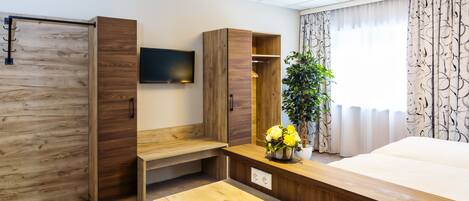 Comfort Studio, 1 Queen Bed | Room amenity