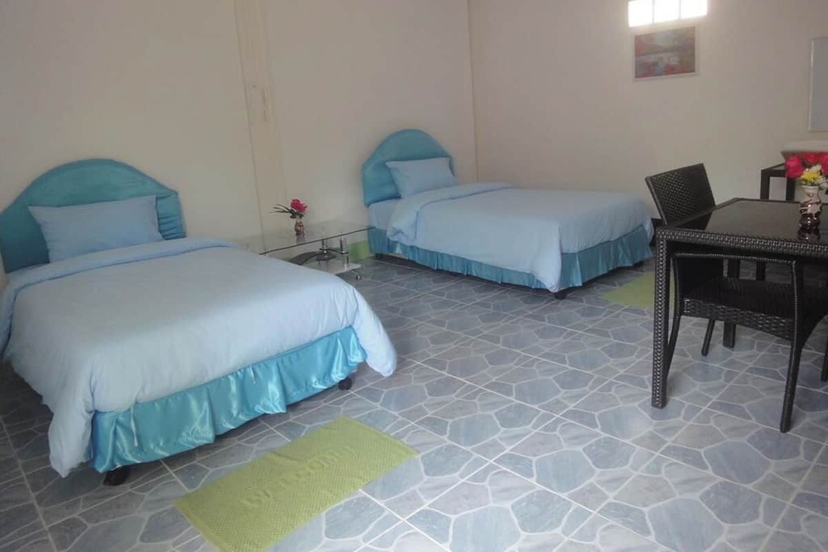 Habitación estándar con 2 camas individuales | Escritorio, wifi gratis y ropa de cama