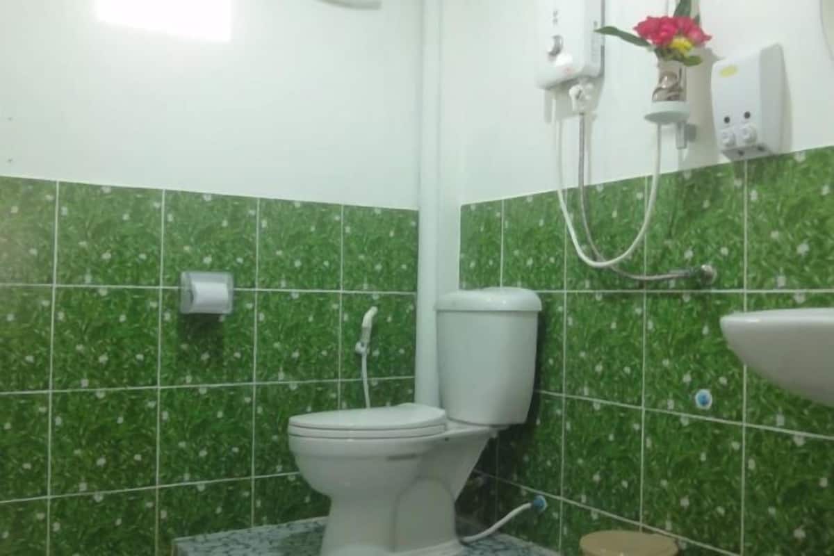 Regadera, amenidades de baño gratuitas, toallas