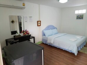 Standard Double Room | Desk, free WiFi, bed sheets - Coconut Home Resort (Bang Khonthi)