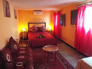 Rom – comfort, 1 dobbeltseng | Safe på rommet, lydisolert og wi-fi (inkludert)