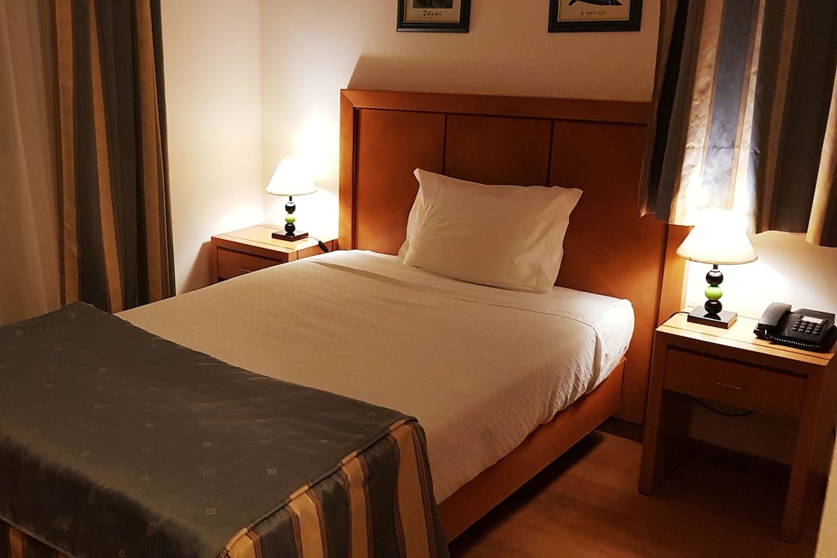 Single Room, Mountain View