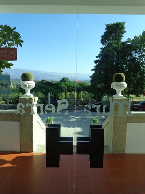 Property entrance - Hotel Rural Mira Serra (Mangualde)