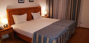 Escrivaninha, berços grátis, camas extras/dobráveis (sobretaxa)