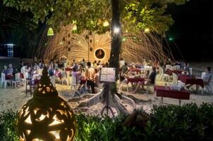 Se sirven desayunos, almuerzos, cenas y cocina local e internacional 