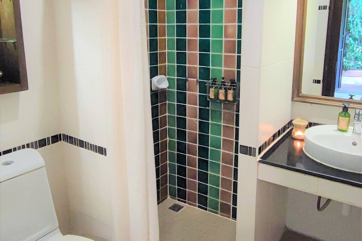 superior garden view room | bathroom | shower, free toiletries, hair dryer, towels