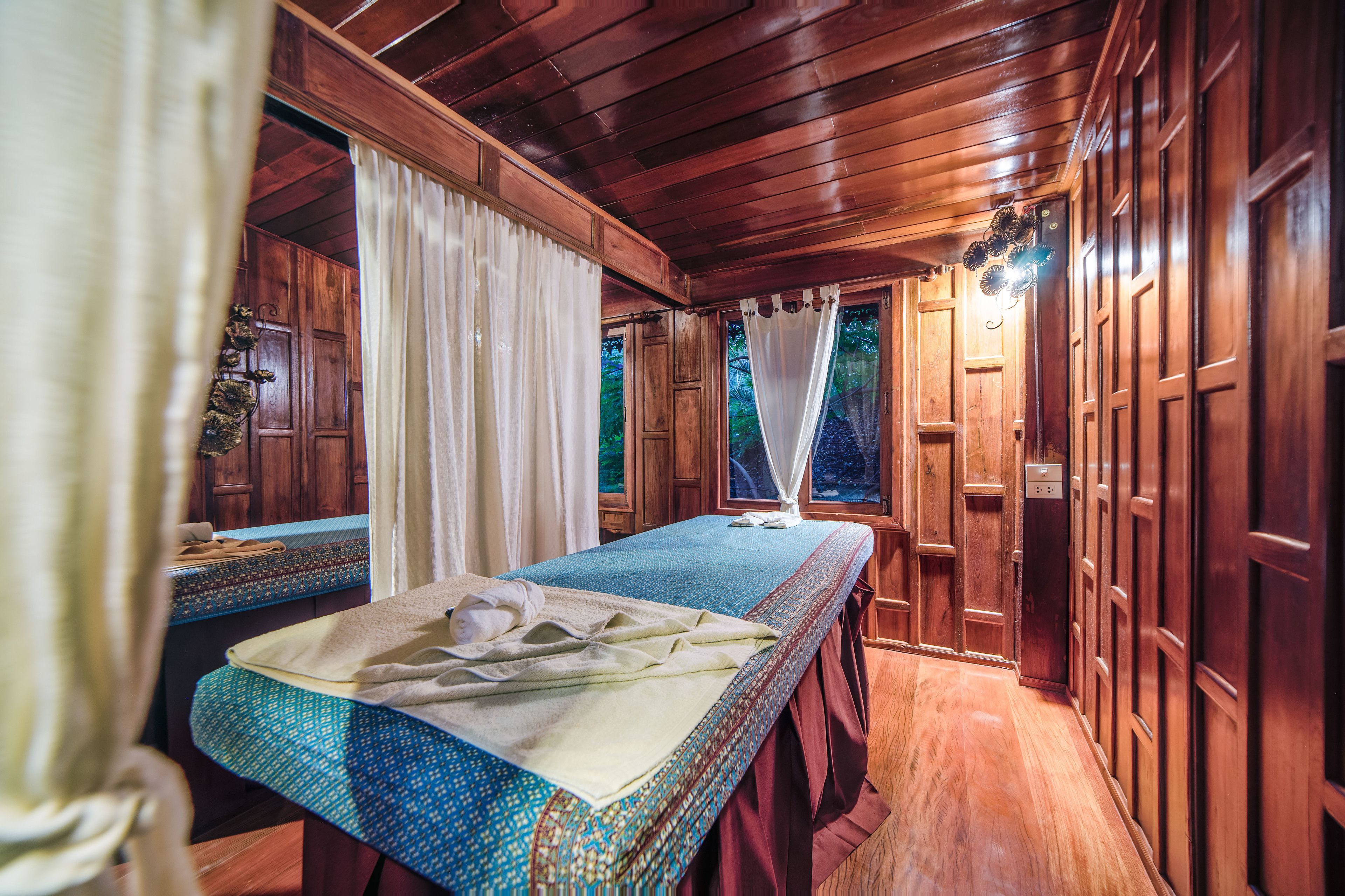 body treatments, thai massages, body scrubs, facials