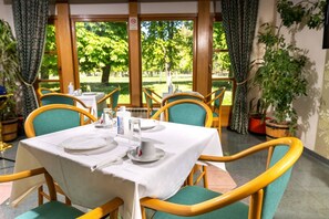 Free daily buffet breakfast - B&B Kanet (Skopje)