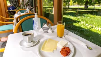 Desayuno bufé gratuito y diario