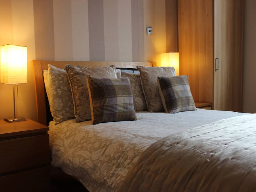 Standard Double Room, Ensuite | Iron/ironing board, free WiFi