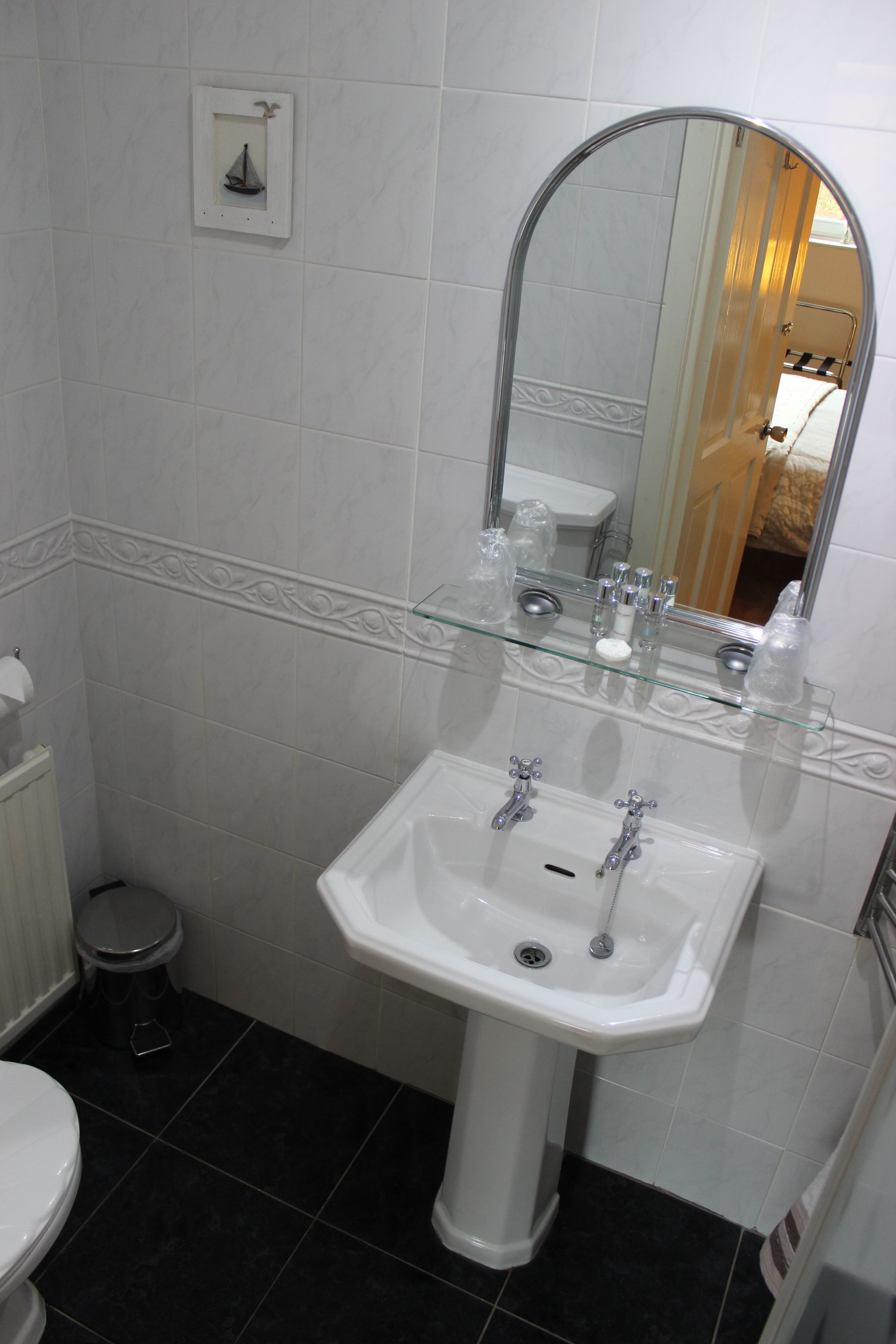 Standard Double Room, Ensuite | Bathroom | Shower, rainfall showerhead, free toiletries, towels