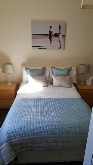 Double Room, Ensuite (Compact) | Iron/ironing board, free WiFi - Valhalla B&B (Alexandria)